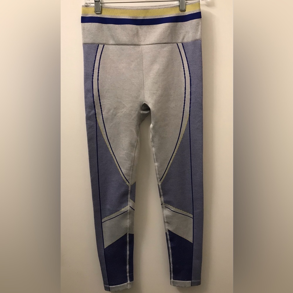 Fabletics Women’s Athletic Leggings; Size M